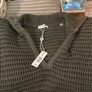 Max Studio Green V-Neck Sweater with Textured Knit